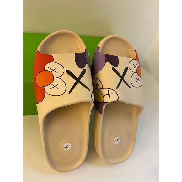 Elmo cloud slides sandals slip ons 43/44 new Womens 11? - Picture 1 of 6